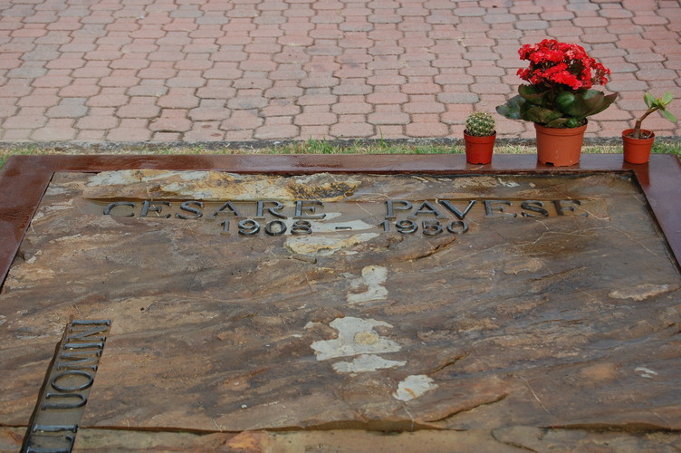 001 Monumenti in Pietra Naturale 02.jpg