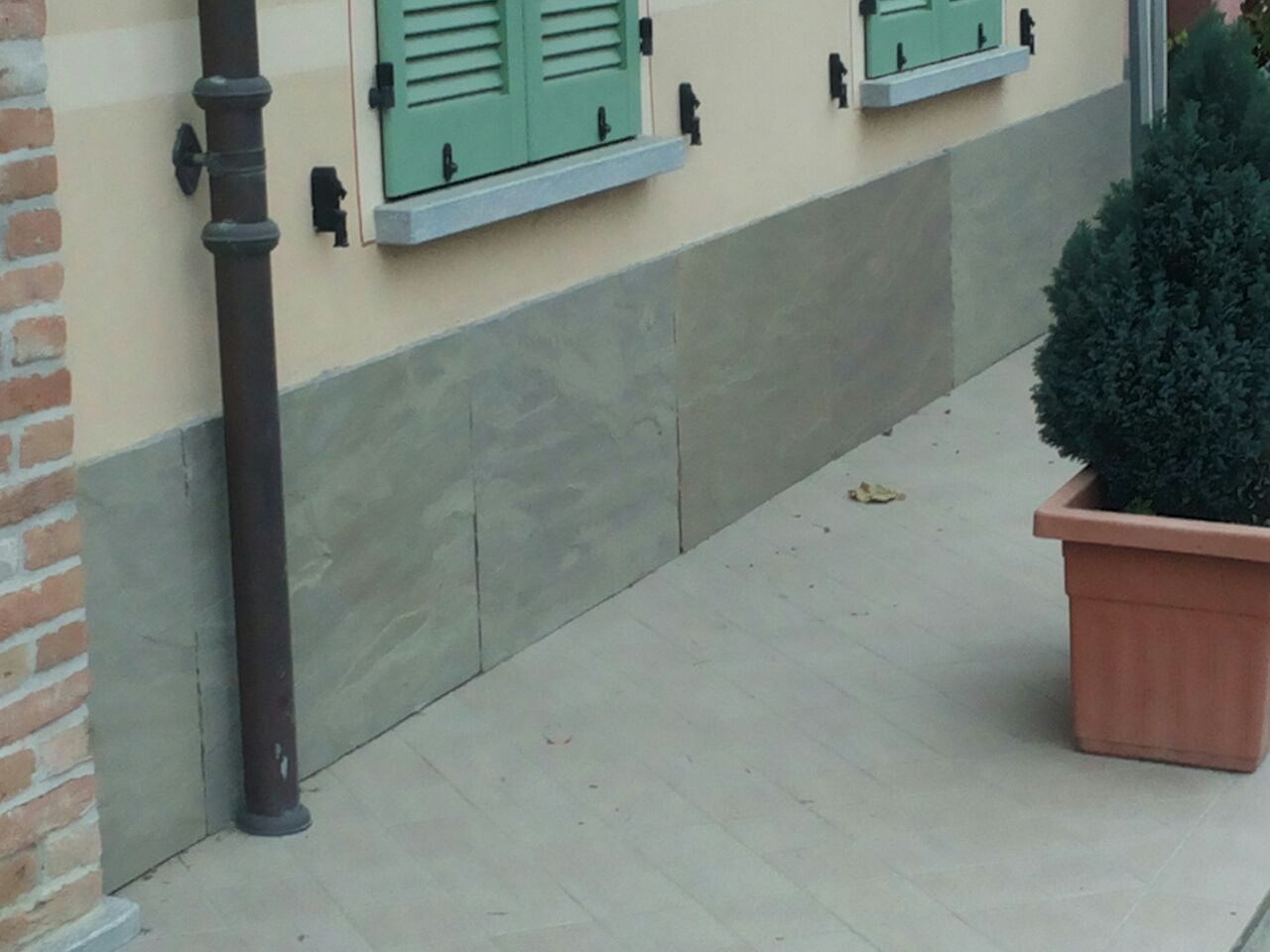 002 Zoccolatura in Pietra Naturale