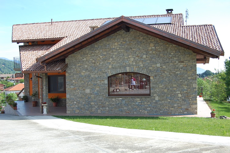 035 Casa in Pietra di Langa 05.jpg